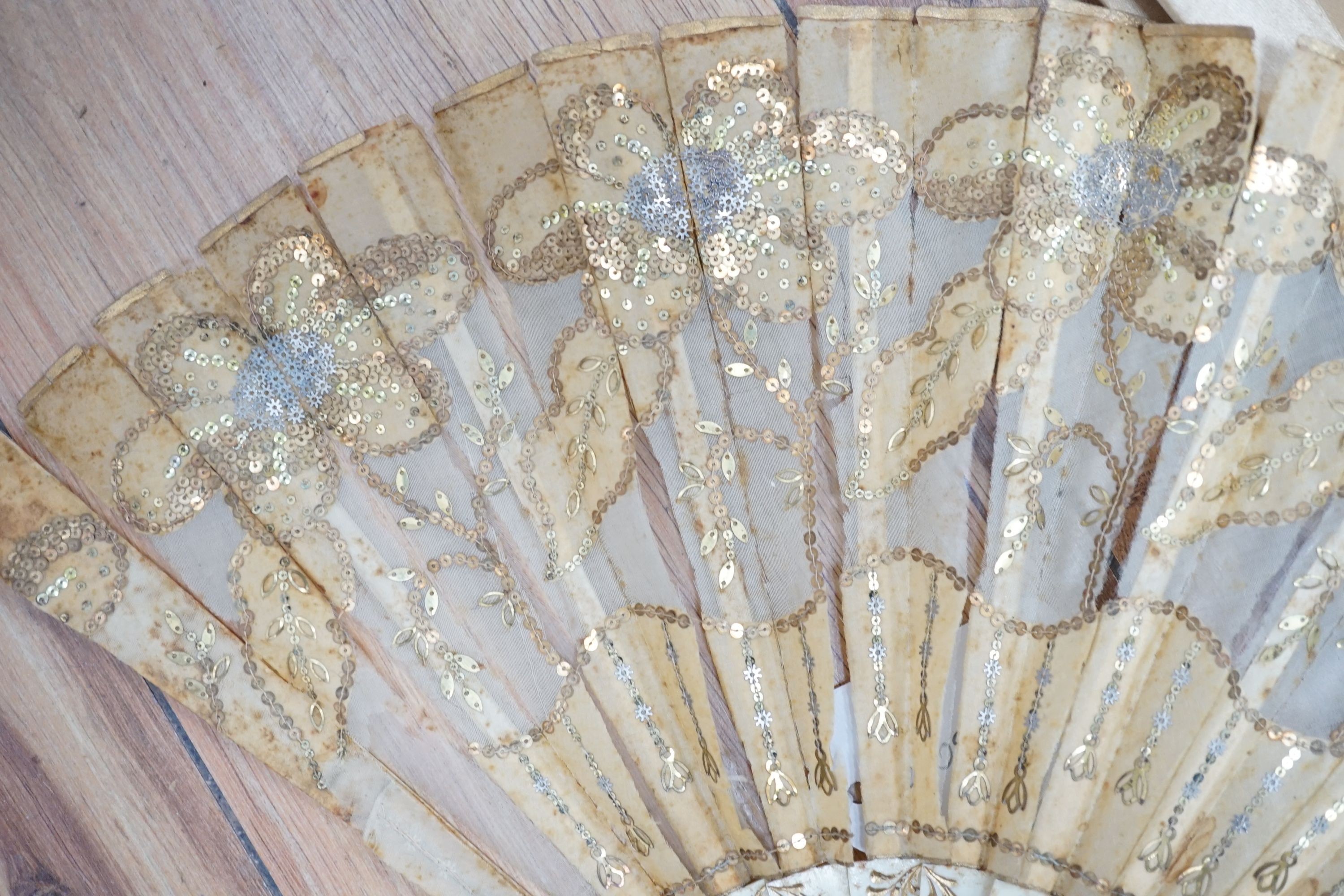 Five various fans, and an 18th century painted leaf fan with ivory chinoiserie decorated guards and sticks, 28 cms high (6)